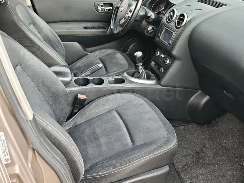 Usado Nissan Qashqai Acenta 106 CV (77 kW) 2010 Marrón SUV