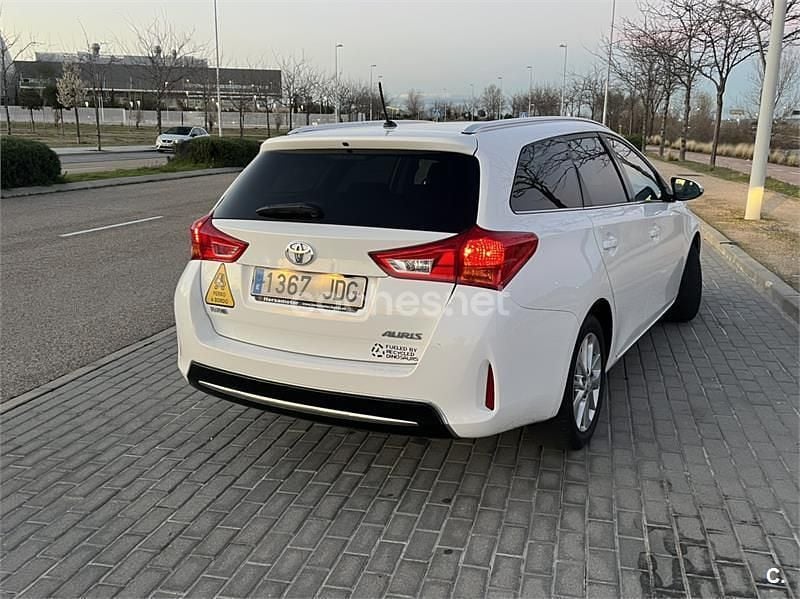 Usado Toyota Auris Active 132 CV (97 kW) 2015 Blanco Familiar