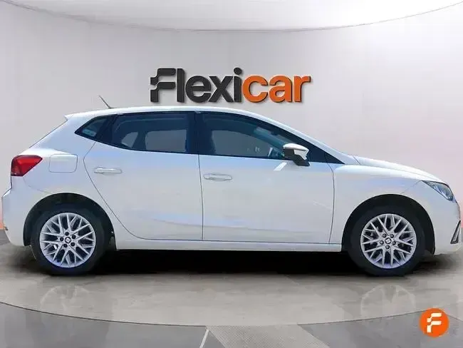 Usado Seat Ibiza Reference 95 CV (69 kW) 2017 Blanco Berlina
