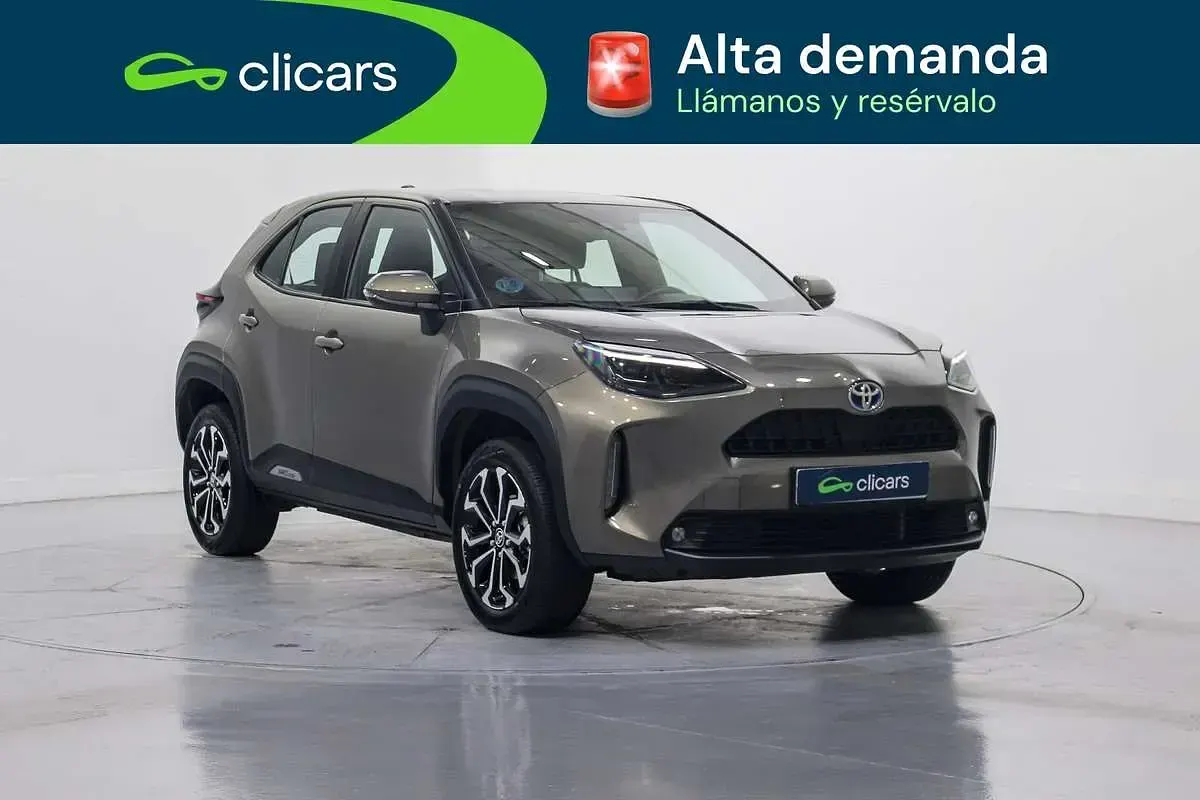 Używany Toyota Yaris Cross Active 91 KM (66 kW) 2022 Brązowy SUV