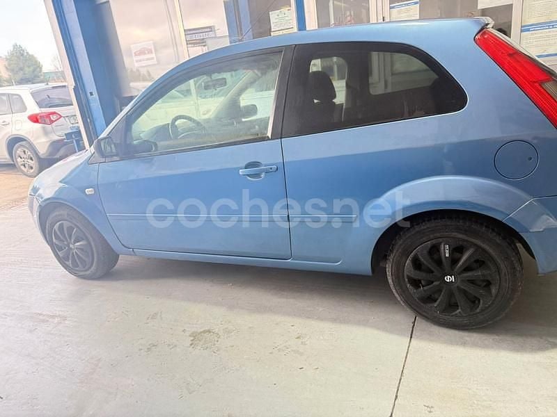 Azul Usado 2005 Ford Fiesta Coupe | 2200 € (Precio justo) - Imagen 1/4