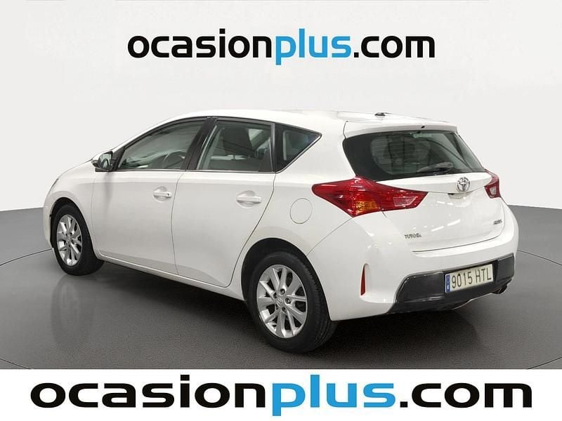 Begagnad Toyota Auris Active 132 HK (97 kW) 2013 Vit Halvkombi