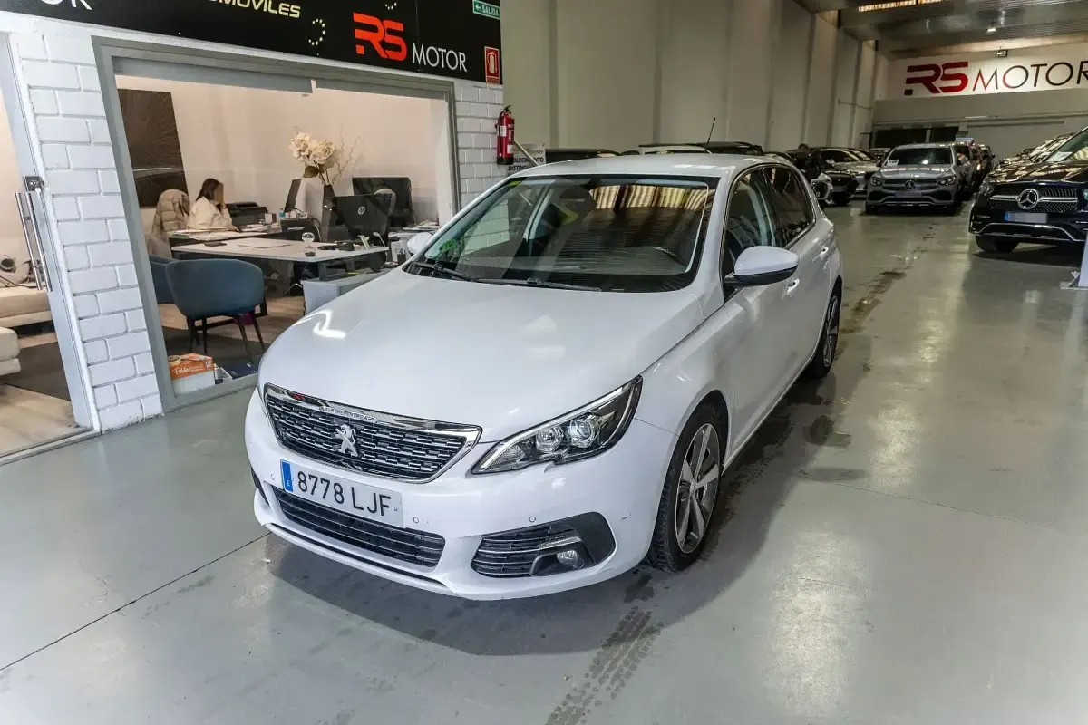 Usado Peugeot 308 Allure 131 CV (96 kW) 2020 Blanco Utilitario
