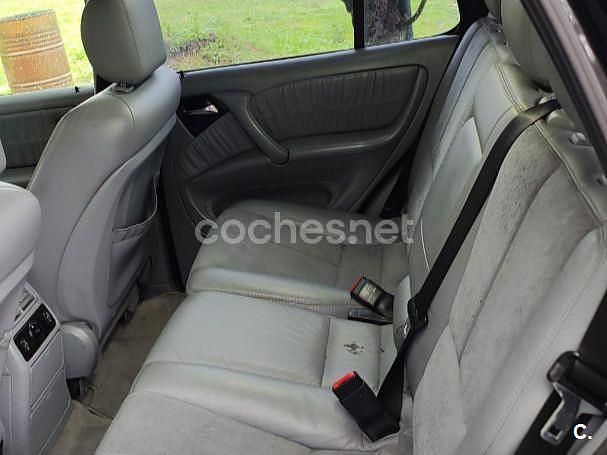 Usado Mercedes ML270 Edition 163 CV (119 kW) 2005 Negro SUV