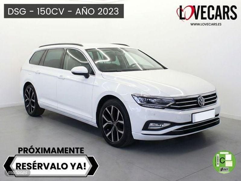 Usado VW Passat Executive 150 CV (110 kW) 2023 Blanco Familiar