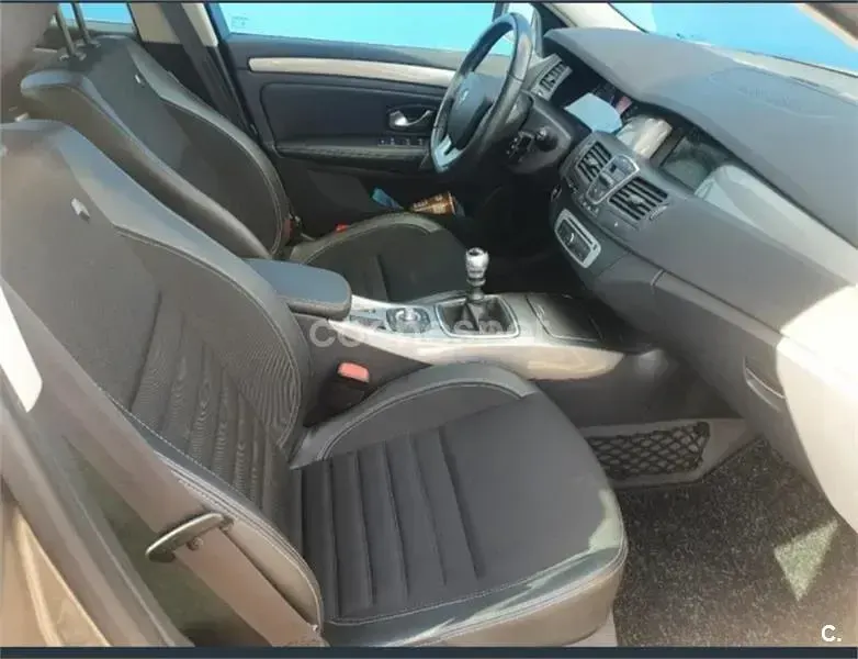 Usado Renault Laguna III LIMITED 130 CV (95 kW) 2015 Blanco Berlina