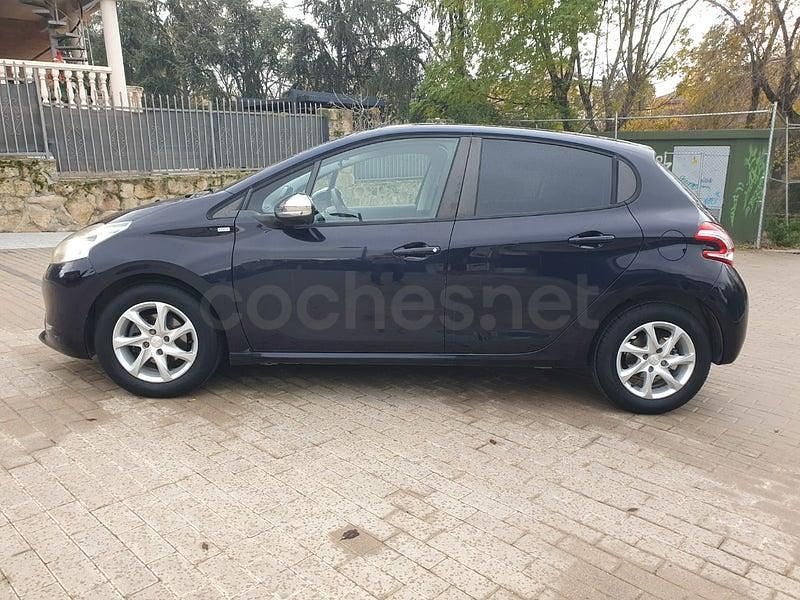 Usado Peugeot 208 Allure 92 CV (67 kW) 2015 Azul Utilitario