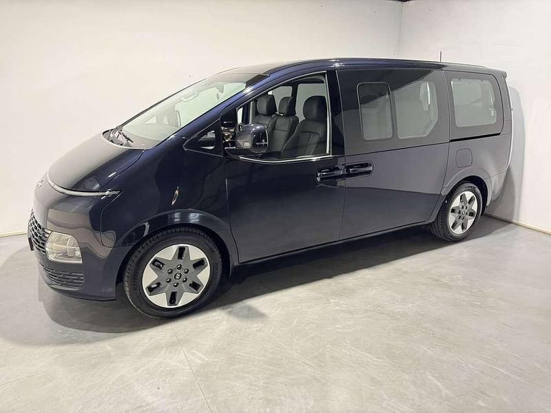 Usado Hyundai Staria Style 177 CV (130 kW) 2023 Azul Monovolumen