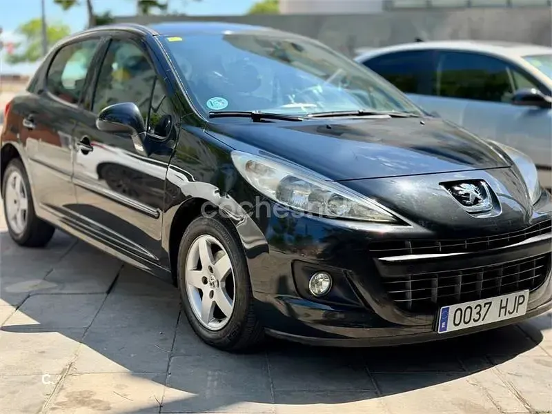 Usado Peugeot 207 Active 75 CV (55 kW) 2012 Negro Berlina
