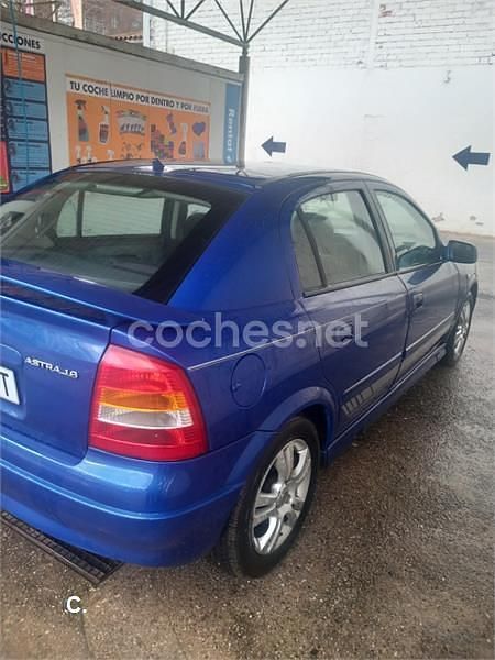 Usado Opel Astra Club 75 CV (55 kW) 2001 Azul Berlina