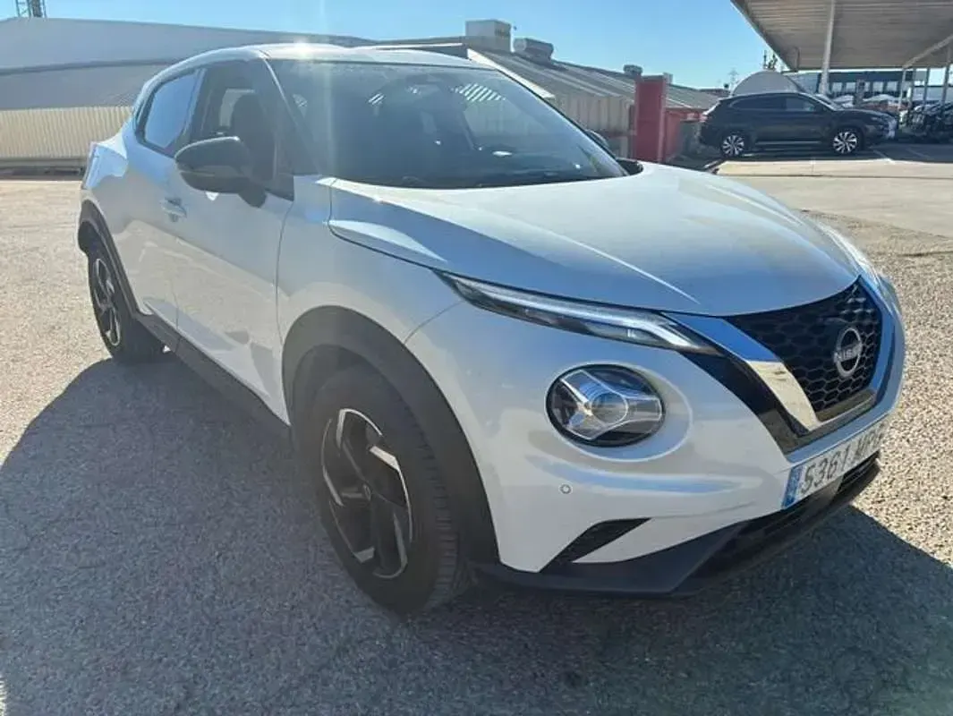 Begagnad Nissan Juke N-Connecta 114 HK (83 kW) 2024 Vit SUV
