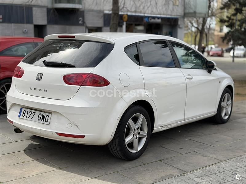 Käytetty Seat Leon Reference 105 HP (77 kW) 2010 Valkoinen Viistoperä