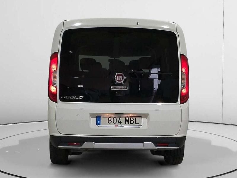 Usado Fiat Doblò Trekking 121 CV (88 kW) 2022 Blanco Monovolumen