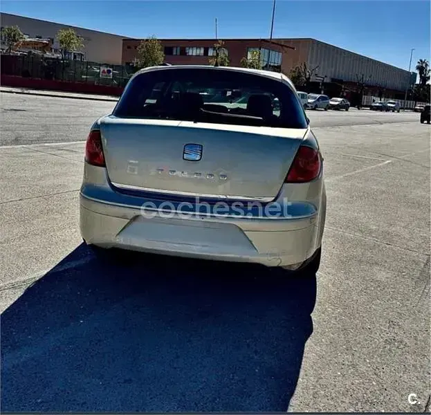 Usado Seat Toledo 140 CV (102 kW) 2005 Beige Utilitario