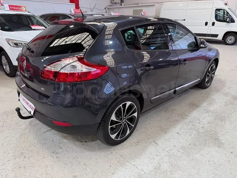 Usado Renault Mégane III Bose Edition 130 CV (95 kW) 2015 Gris / plata Berlina