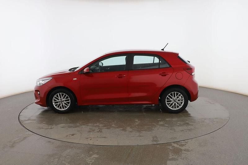 Usado Kia Rio Plus 100 CV (73 kW) 2018 Rojo Berlina