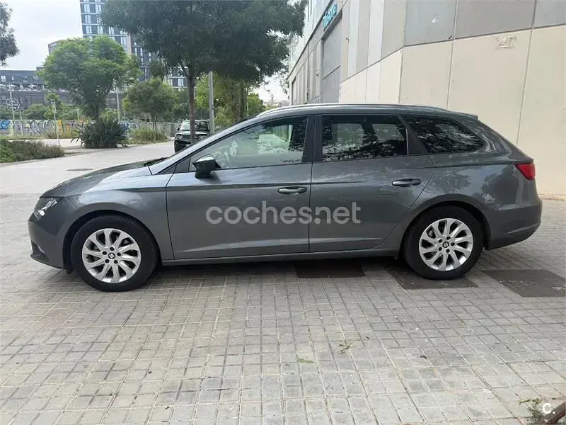 Usado Seat Leon ST Style 110 CV (80 kW) 2016 Gris / plata Familiar