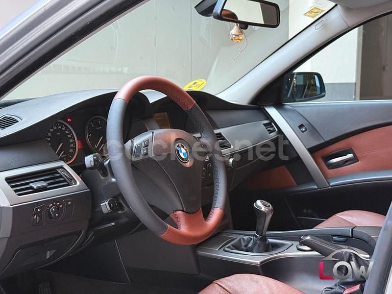 Usado BMW 520 163 CV (119 kW) 2006 Gris / plata Familiar