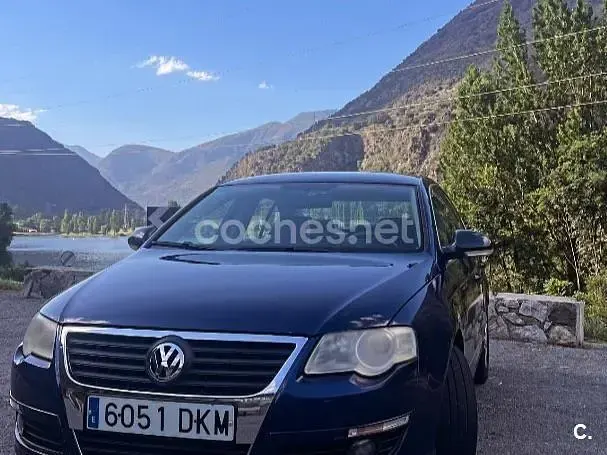 Usado VW Passat Advance 140 CV (102 kW) 2005 Azul Berlina