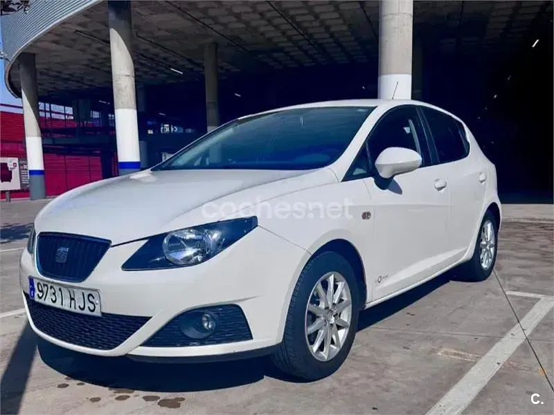Usado Seat Ibiza Style 85 CV (62 kW) 2012 Blanco Berlina