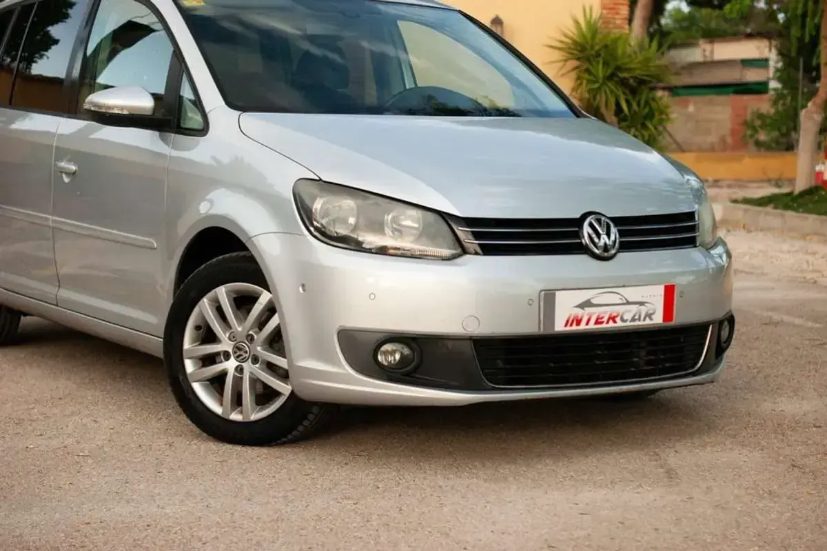 Usado VW Touran Edition 105 CV (77 kW) 2011 Gris Monovolumen