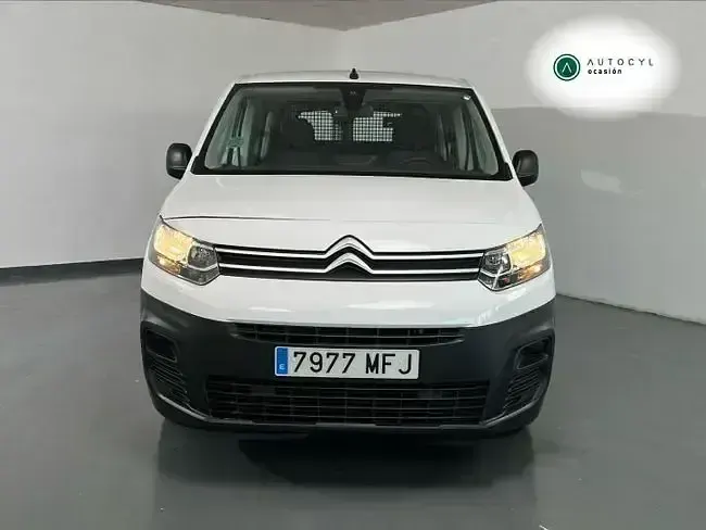 Usado Citroën Berlingo Feel 102 CV (75 kW) 2023 Blanco Monovolumen