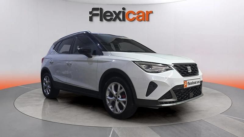 Usado Seat Arona FR 150 CV (110 kW) 2023 Blanco SUV
