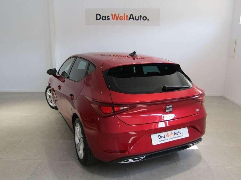 Usado Seat Leon FR 150 CV (110 kW) 2024 Rojo Utilitario