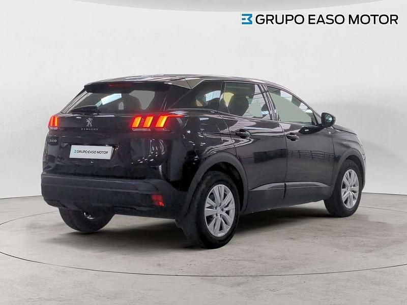 Usado Peugeot 3008 Active 120 CV (88 kW) 2022 Negro SUV