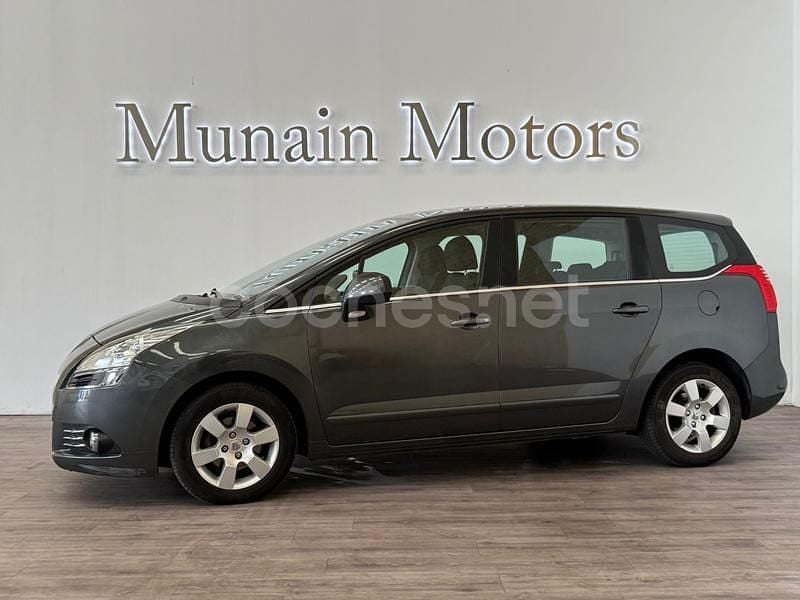 Usado Peugeot 5008 Premium 112 CV (82 kW) 2011 Gris / plata Monovolumen