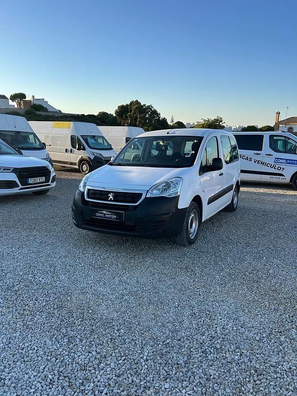 Usado Peugeot Partner Tepee Access 75 CV (55 kW) 2018 Blanco Monovolumen