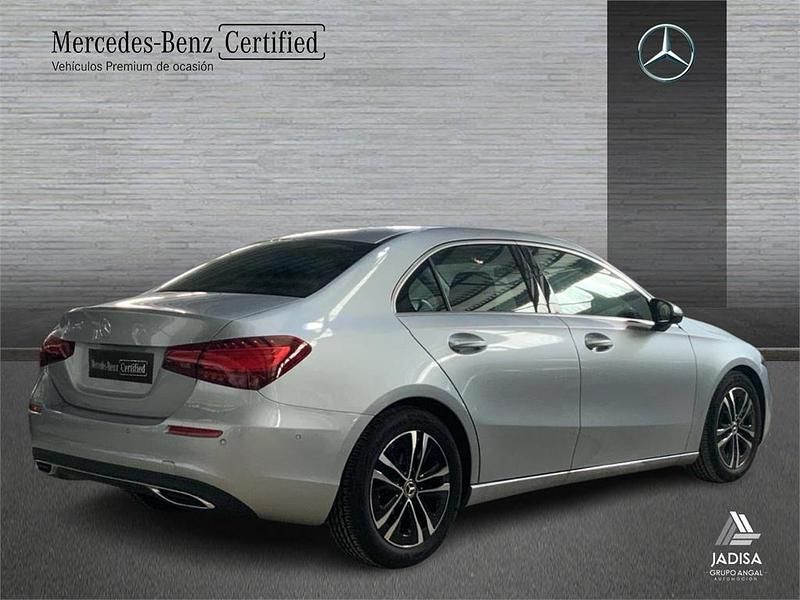 Usado Mercedes A180 136 CV (100 kW) 2024 Gris Berlina