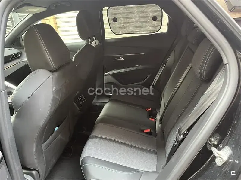 Usado Peugeot 3008 Allure 130 CV (95 kW) 2024 Negro SUV