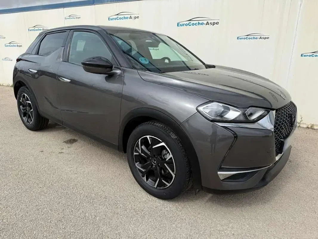 Usado DS Automobiles DS3 Crossback So Chic 111 CV (81 kW) 2021 Gris SUV