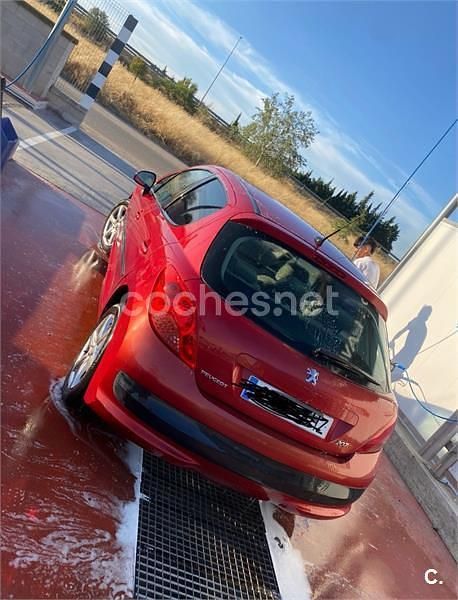 Rojo Usado 2006 Peugeot 207 Berlina | 2000 € (Super precio) - Imagen 1/1