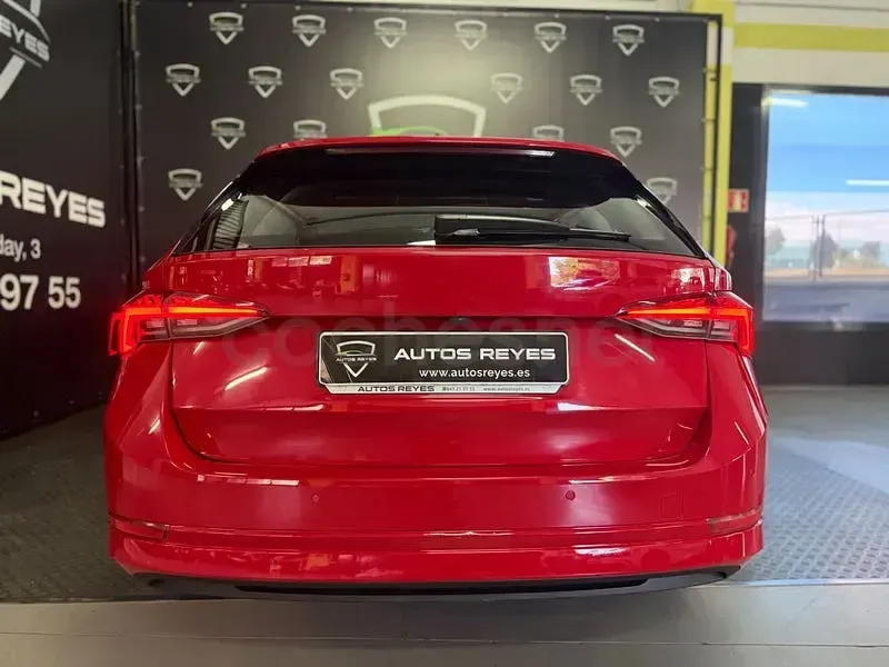 Usado Skoda Octavia Sport 150 CV (110 kW) 2021 Rojo Familiar