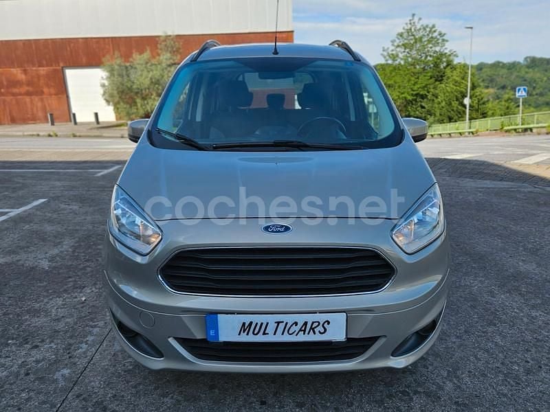 Usado Ford Tourneo Courier Ambiente 95 CV (69 kW) 2015 Beige Monovolumen