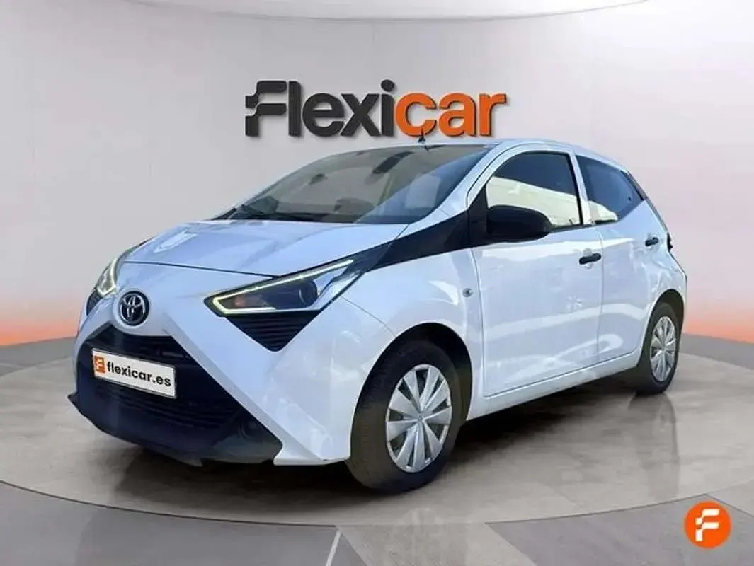 Usado Toyota Aygo X-play 72 CV (52 kW) 2022 Blanco Utilitario