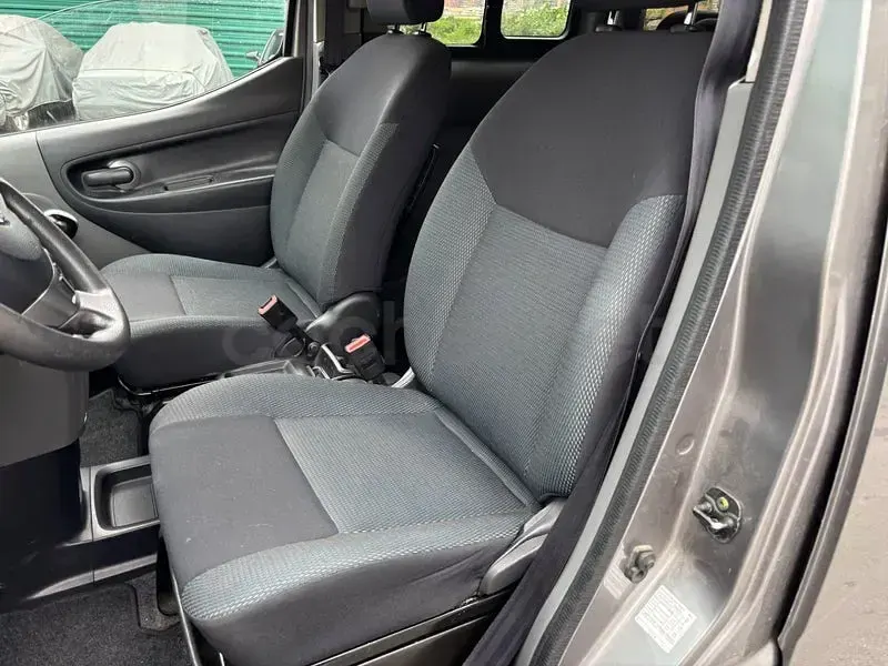 Usado Nissan Evalia 110 CV (80 kW) 2016 Gris / plata Monovolumen