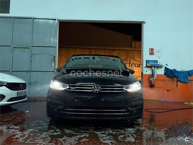 Usado VW Touran Sportline 150 CV (110 kW) 2021 Negro Monovolumen