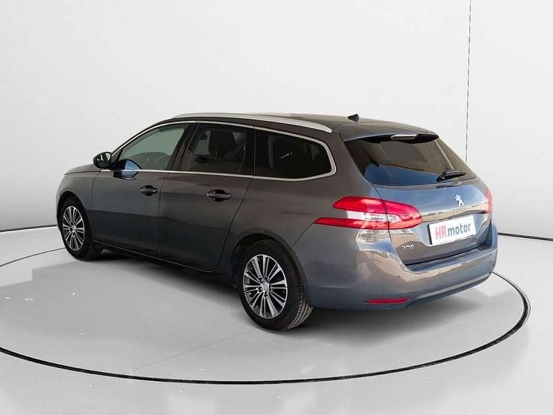 Usado Peugeot 308 Allure 131 CV (96 kW) 2021 Gris Utilitario