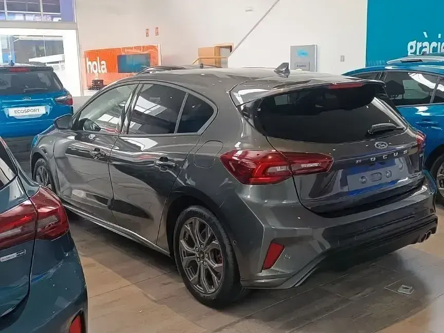 Usado Ford Focus ST-Line 125 CV (91 kW) 2023 Gris
