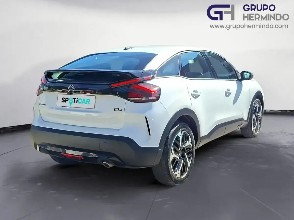 Begagnad Citroën C4 Feel 130 HK (95 kW) 2021 Vit Sedan