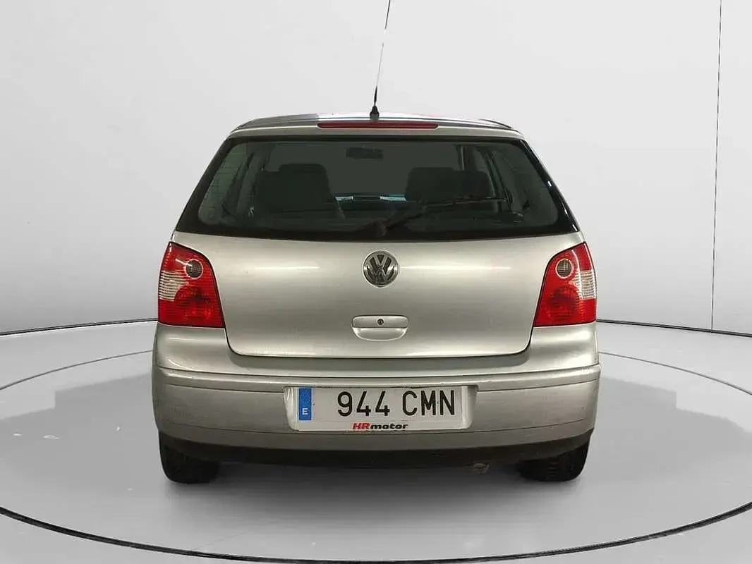 Usado VW Polo Match 75 CV (55 kW) 2003 Gris Utilitario