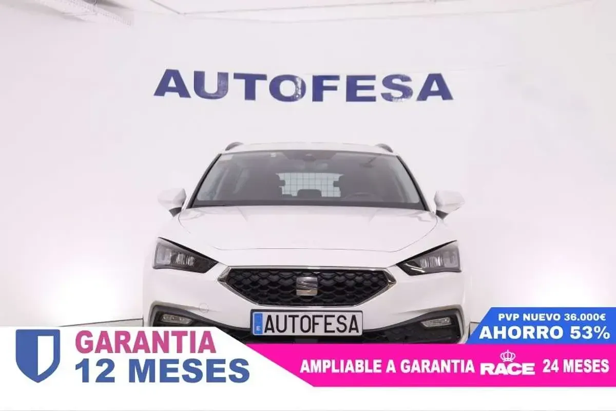 Usado Seat Leon Style 110 CV (80 kW) 2021 Blanco Familiar