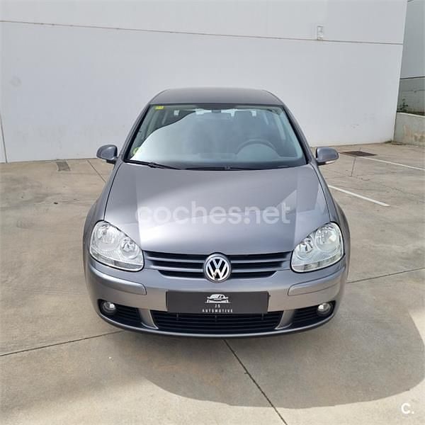 Usado VW Golf IV Highline 102 CV (75 kW) 2005 Gris / plata Berlina