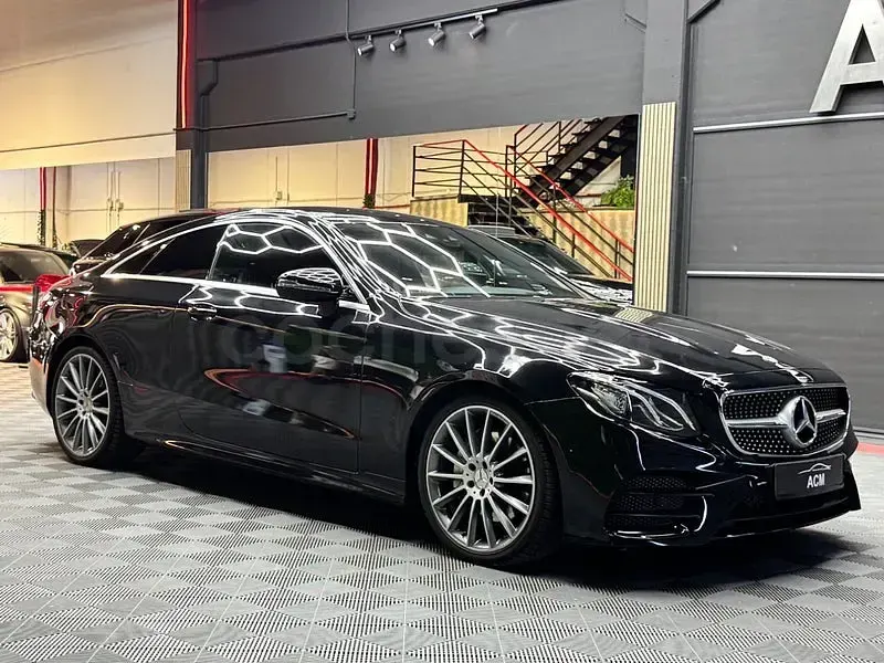 Usado Mercedes E220 194 CV (142 kW) 2017 Negro Coupe