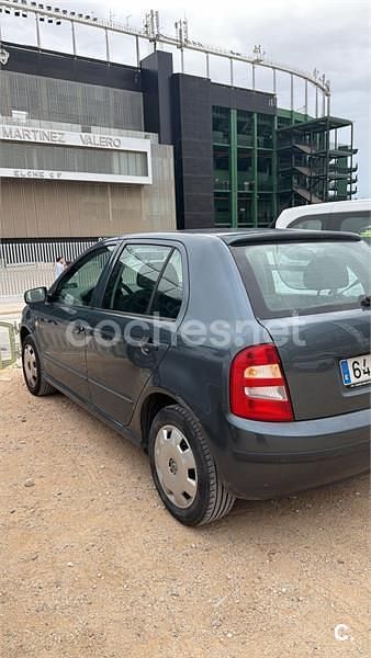 Usado Skoda Fabia Comfort 75 HP (55 kW) 2004 Cinzento Sedan