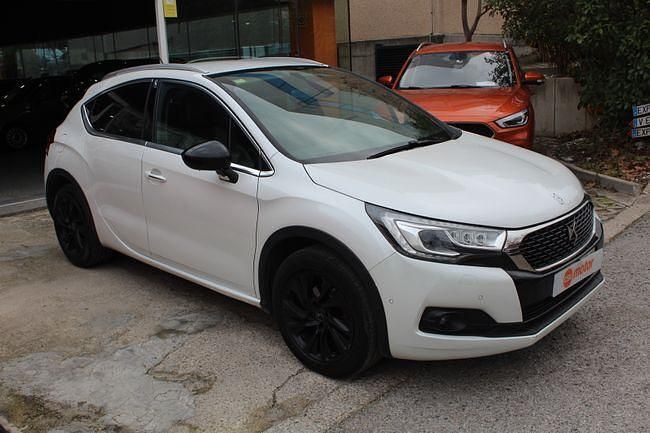 Usado DS Automobiles DS4 Crossback Style 120 CV (88 kW) 2018 Blanco SUV