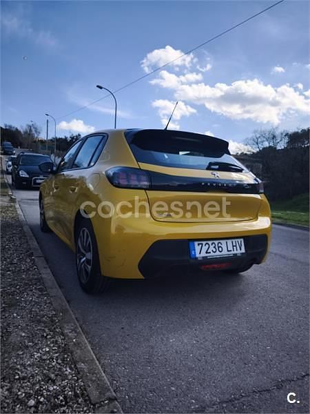 Usado Peugeot 208 Active 100 CV (73 kW) 2020 Amarillo Utilitario